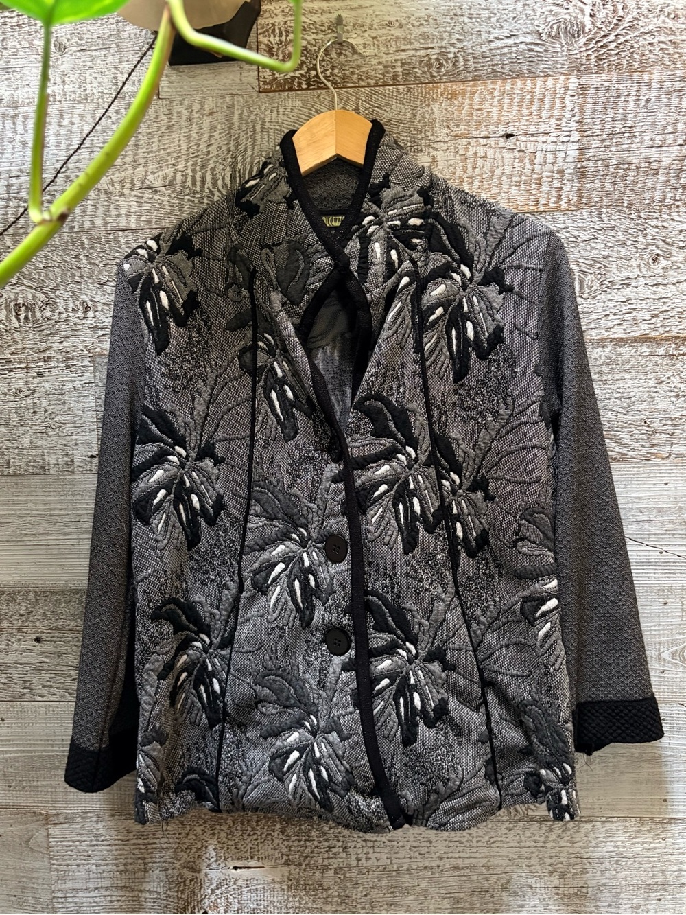 Dolcezza | Abstract Cozy Botanical Tapestry Cardigan - Women's M/L, Gray/Black